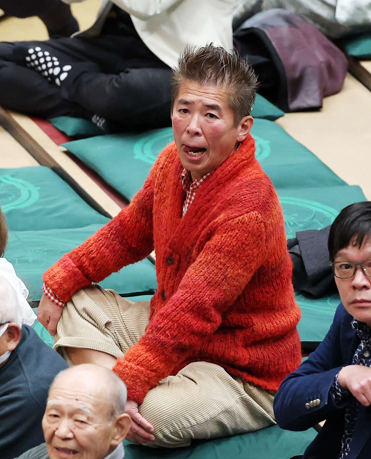 大相撲観戦する勝俣州和（撮影・鈴木正人）　