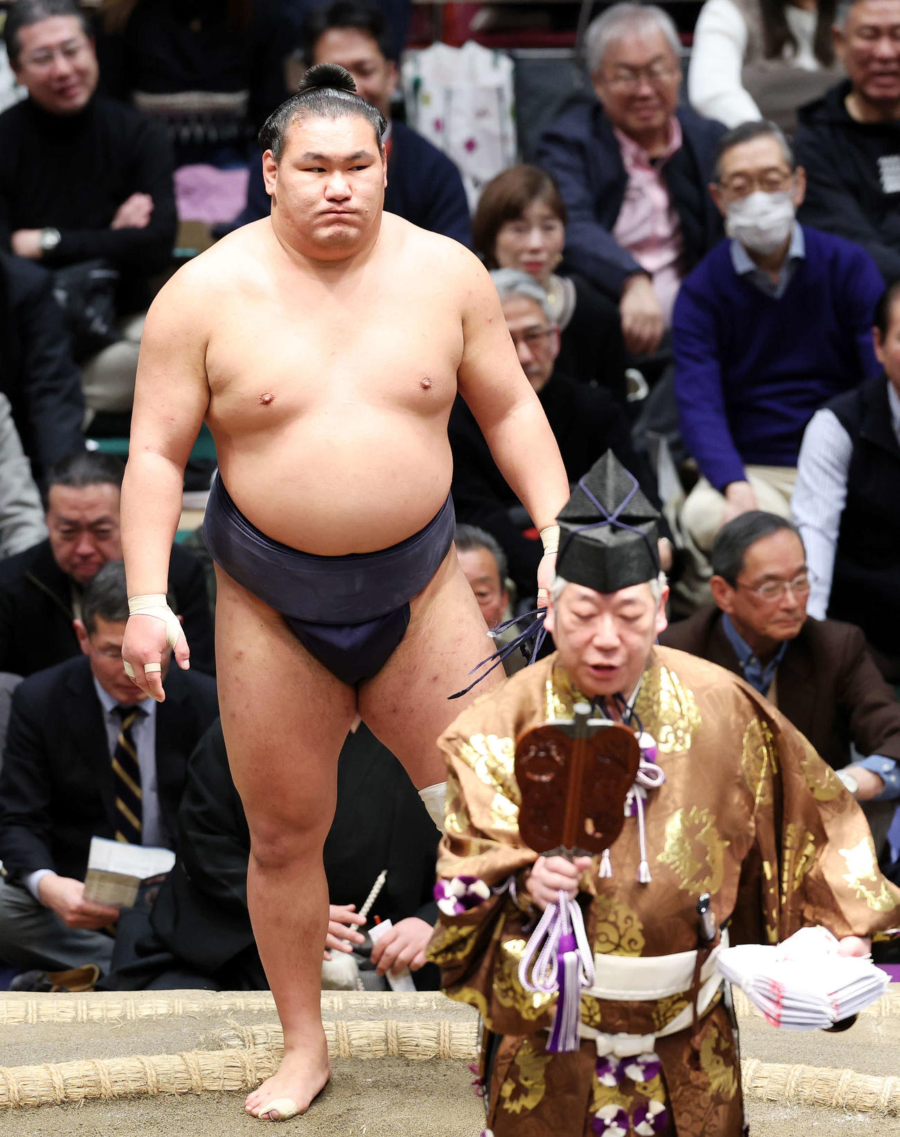 霧島に寄り切りで敗れた豊昇龍（撮影・鈴木正人）　