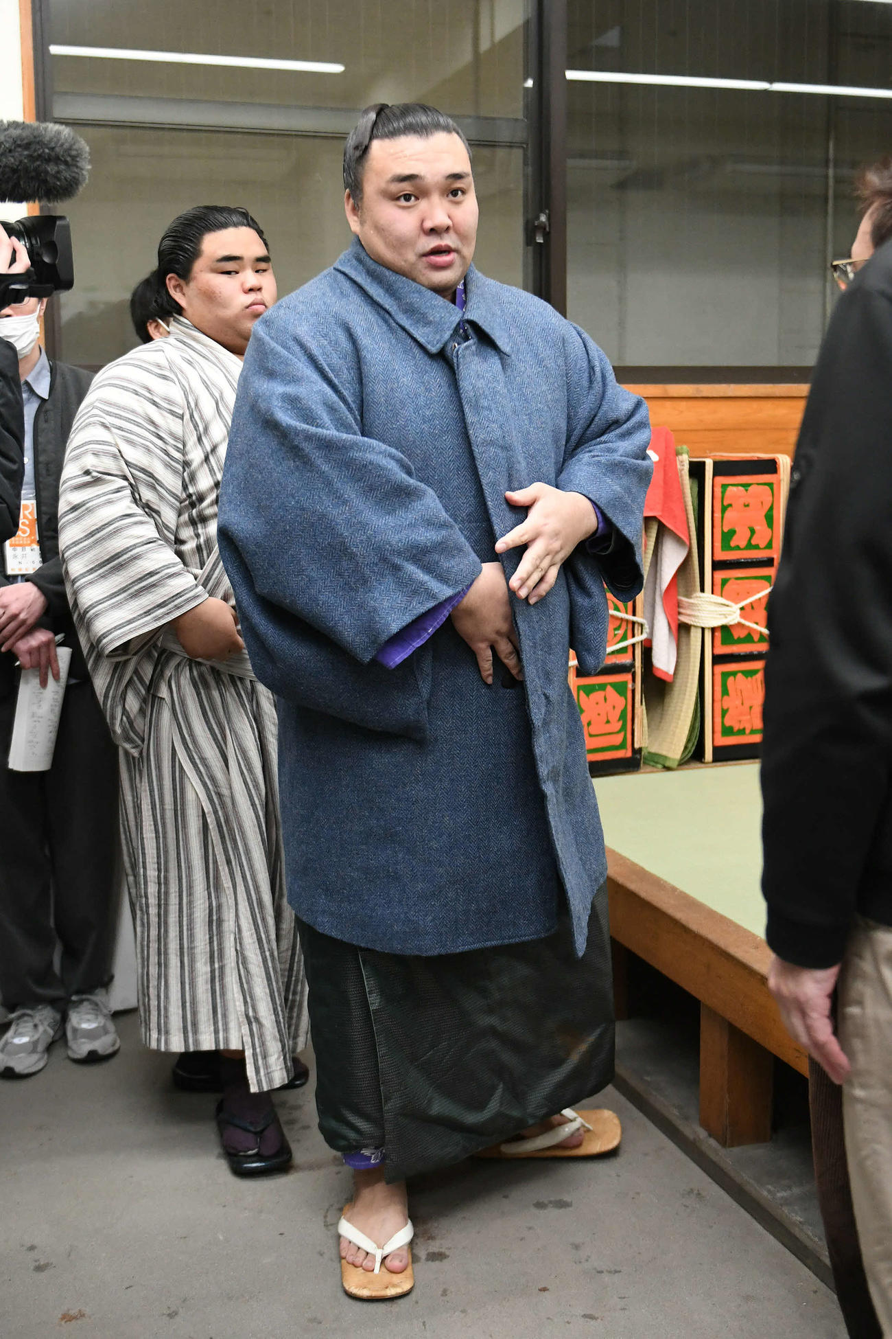 支度部屋を後にする霧島