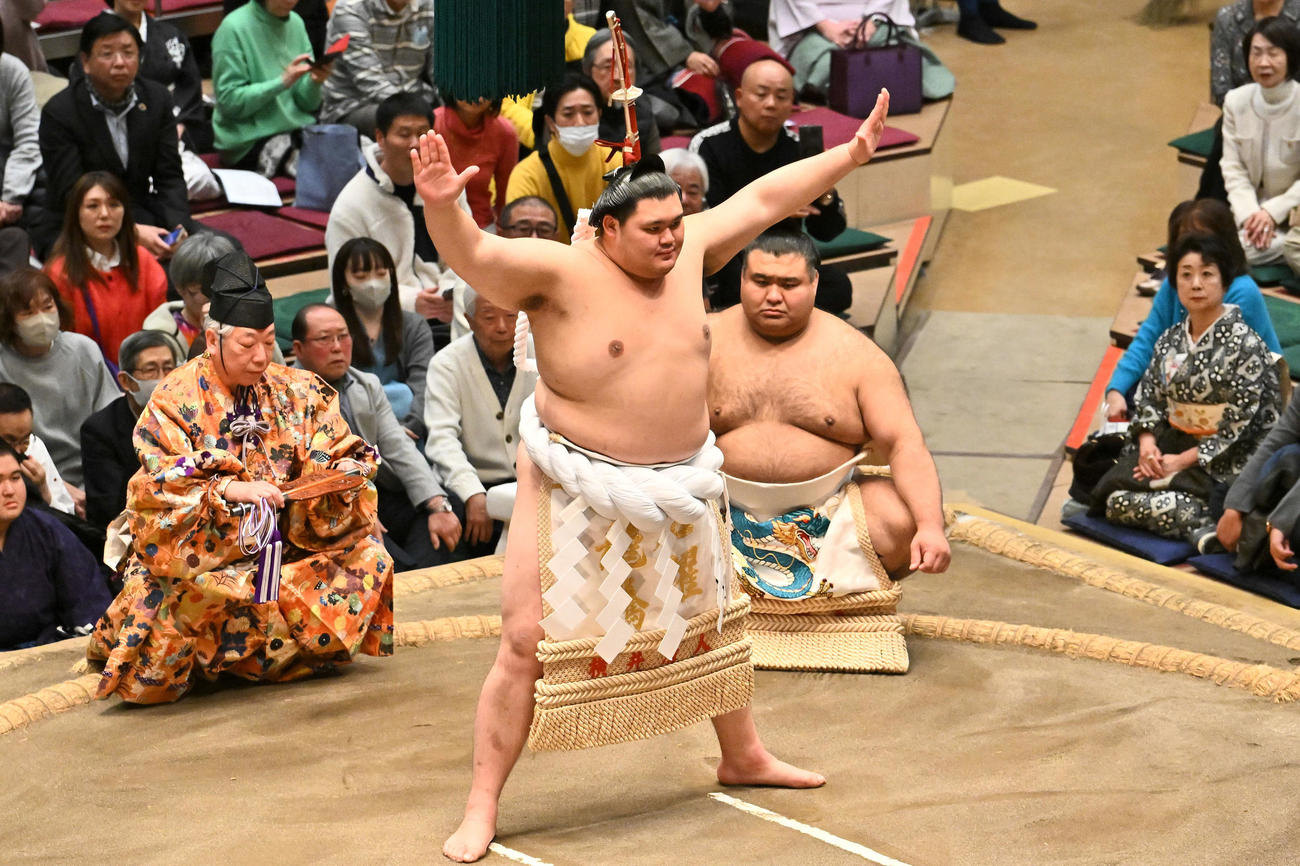 横綱土俵入りをする大の里（撮影・滝沢徹郎）