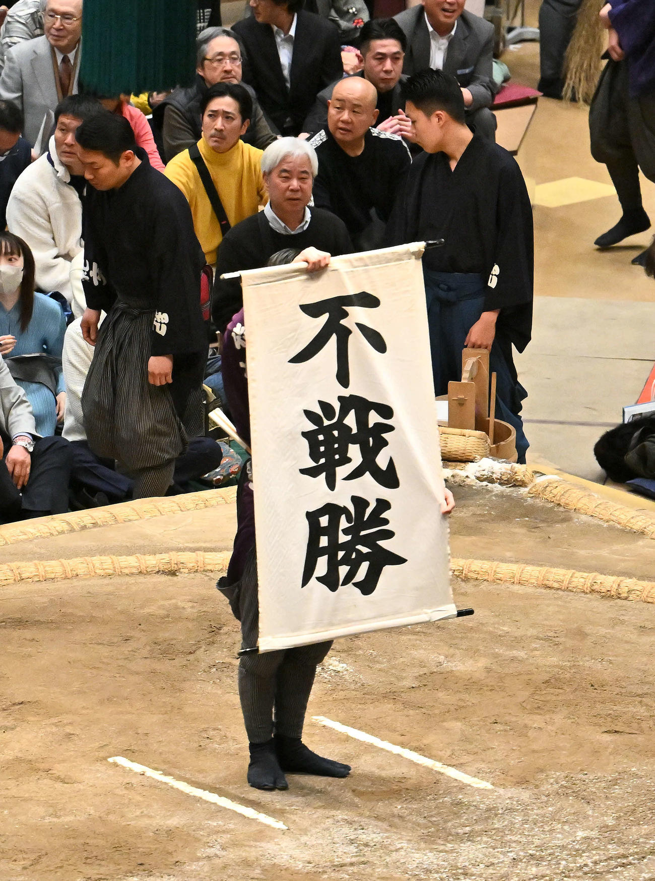 伯乃冨士の休場により阿武剋の不戦勝となる（撮影・滝沢徹郎）