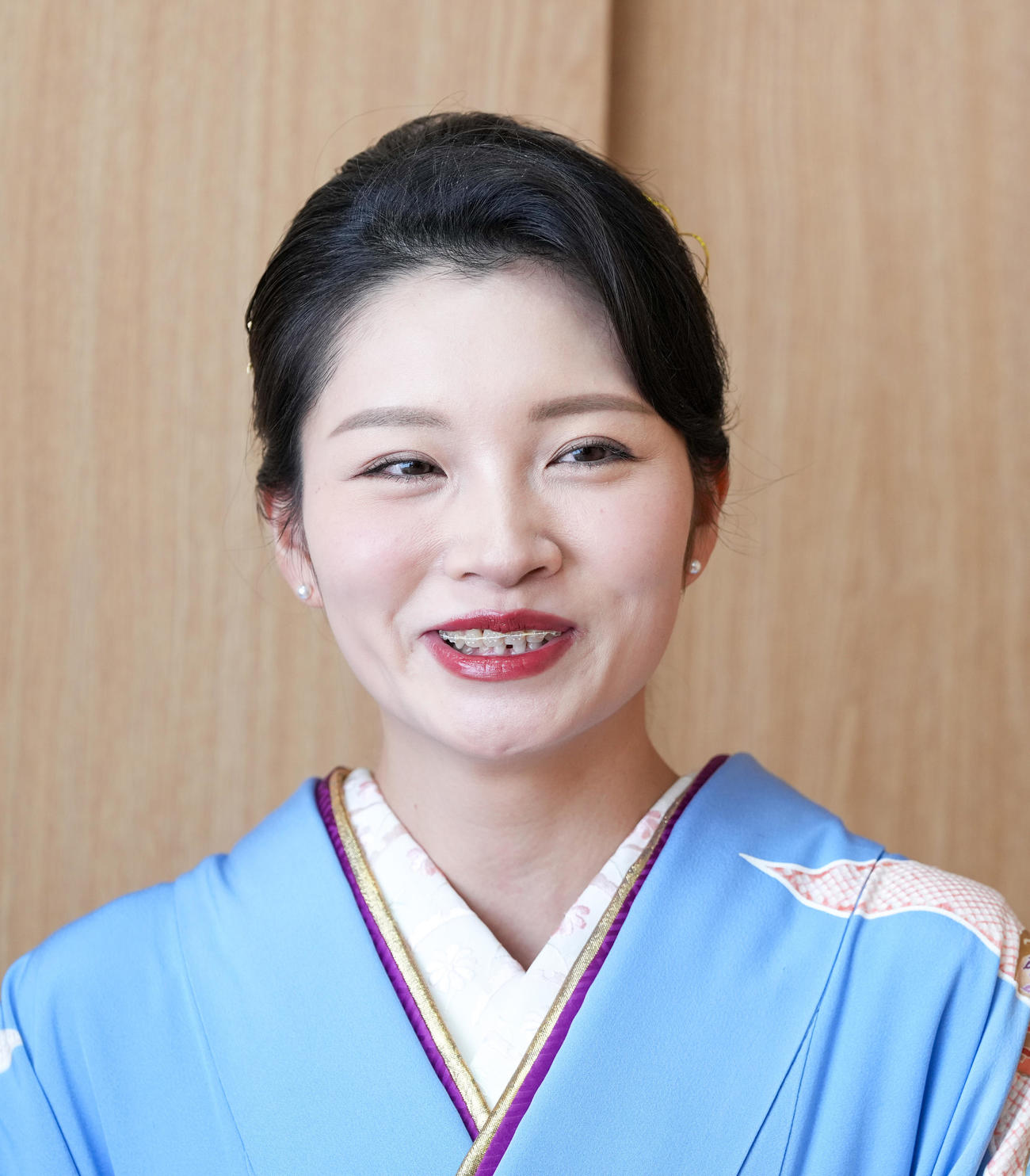 追手風部屋で結婚報告会見に臨む剣翔の婚約者、祐華さん（2026年1月撮影）