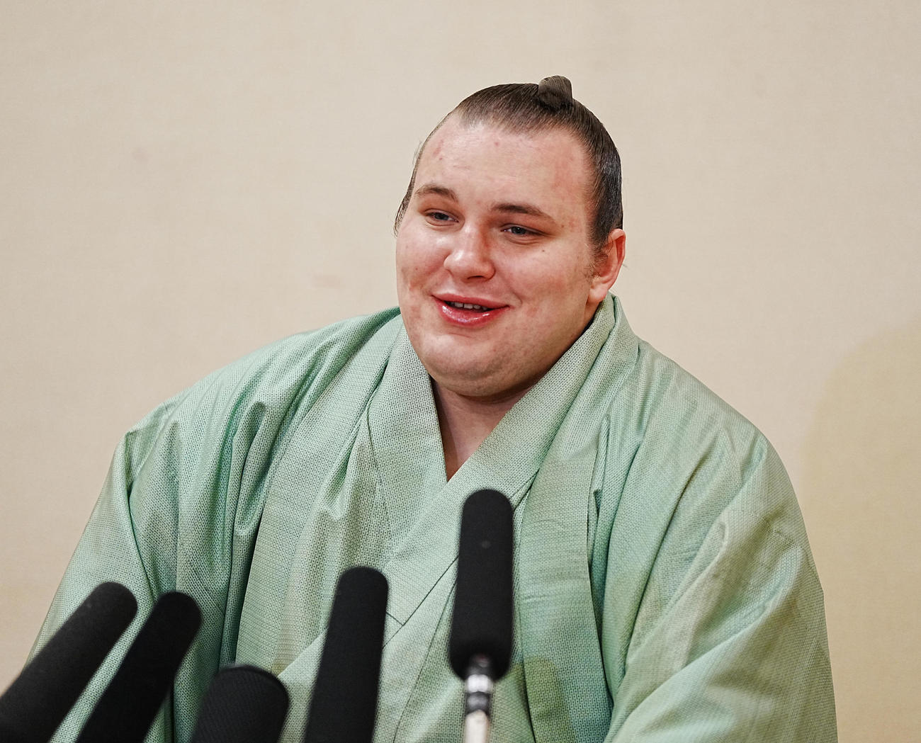 優勝一夜明け会見に臨む安青錦（撮影・小沢裕）
