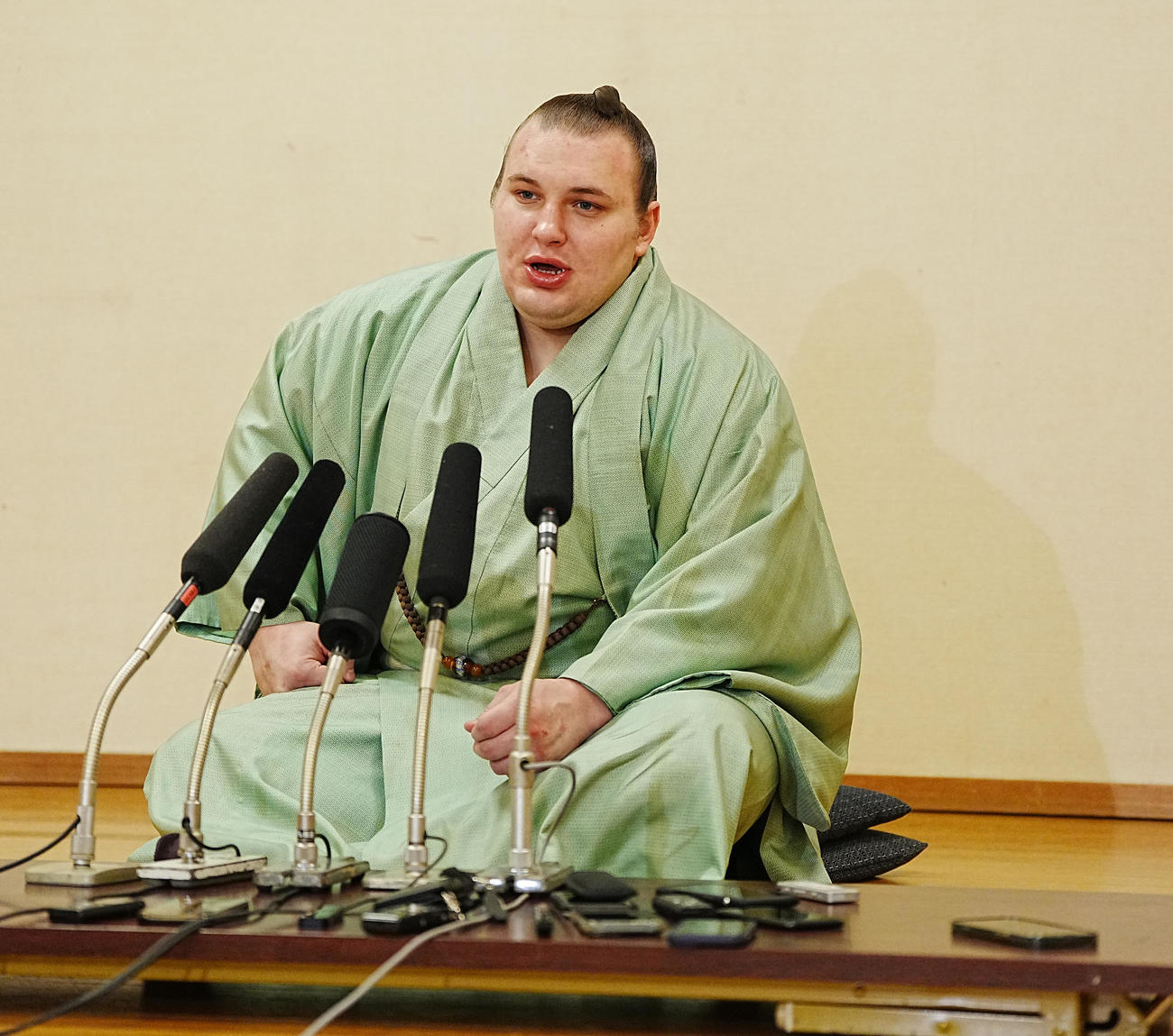 優勝一夜明け会見に臨む安青錦（撮影・小沢裕）
