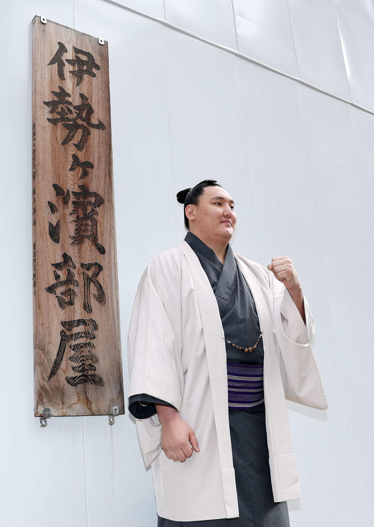 十両昇進を決めた寿之富士（撮影・鈴木正人）　