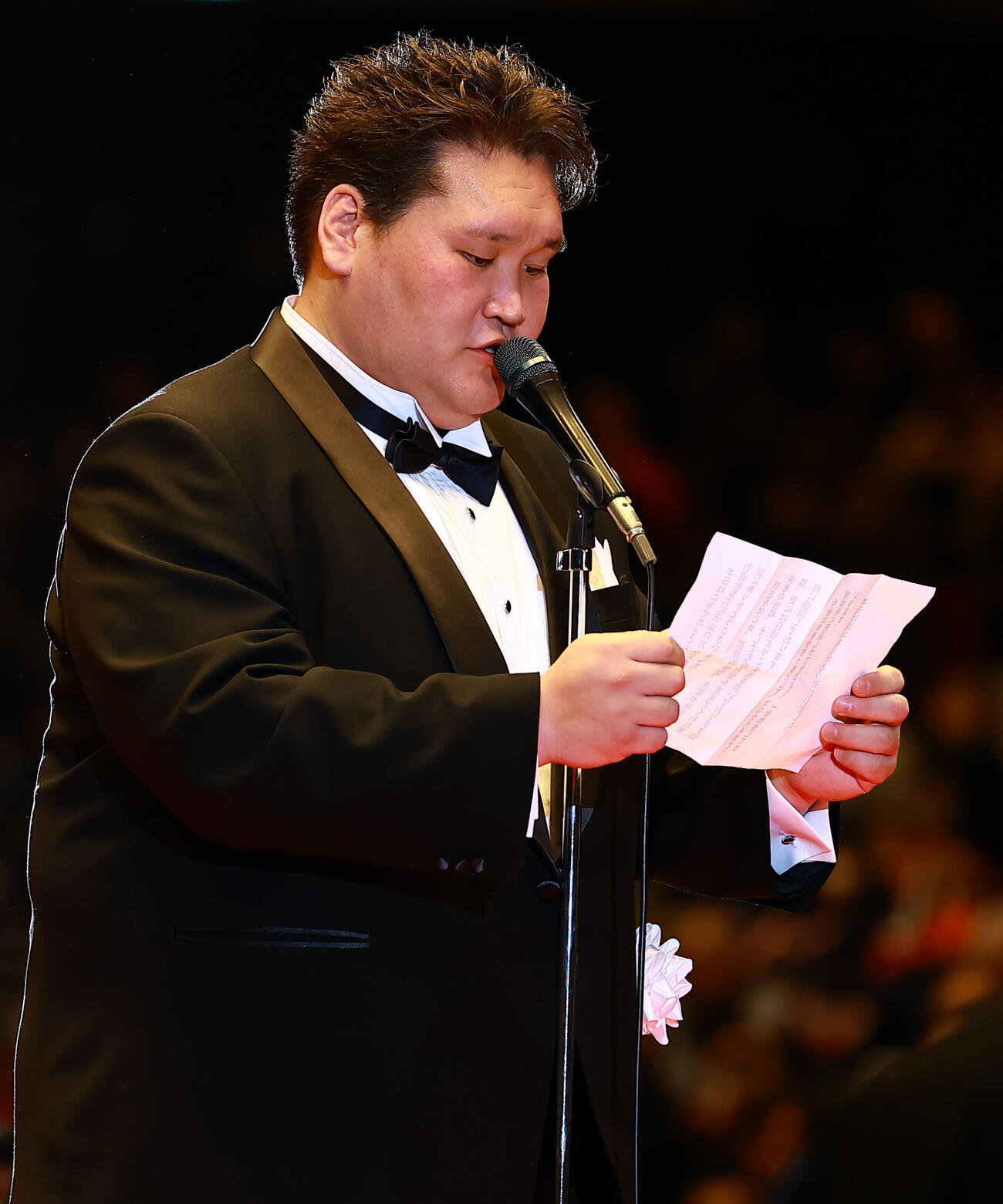 引退襲名披露大相撲の最後に、あいさつする元横綱照ノ富士の伊勢ケ浜親方（撮影・野上伸悟）