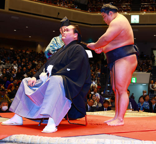 写真特集】元横綱・照ノ富士 最後の土俵入り＆断髪式 大変身に長男は頭