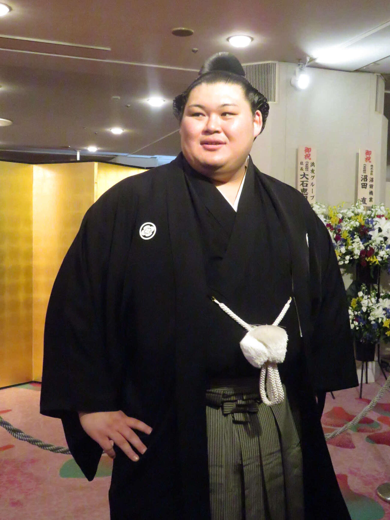 横綱昇進披露宴を前に報道陣の取材に応じた大の里
