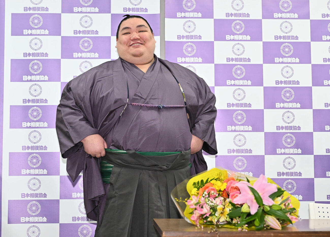 引退会見を終え笑顔の大翔鵬（撮影・滝沢徹郎）