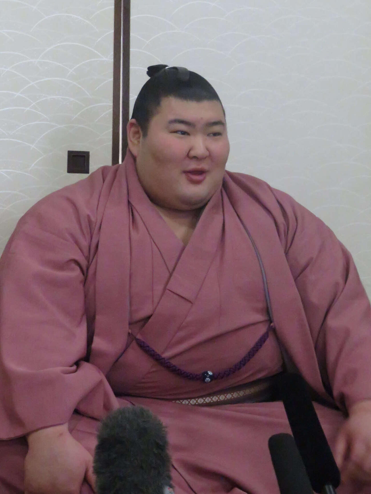 新三役会見後で質問に答える熱海富士