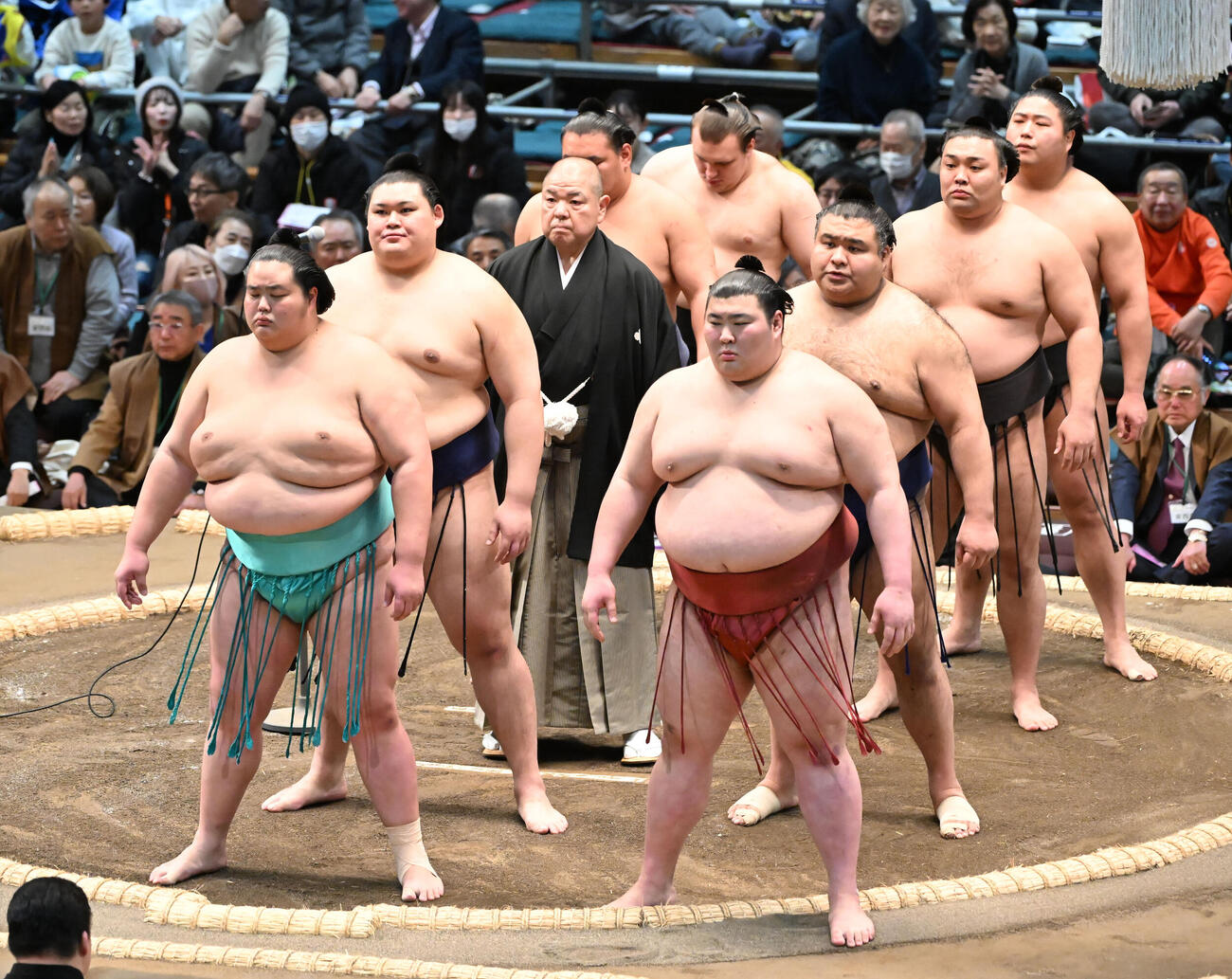 協会あいさつを行った八角理事長（左から3人目）（撮影・和賀正仁）