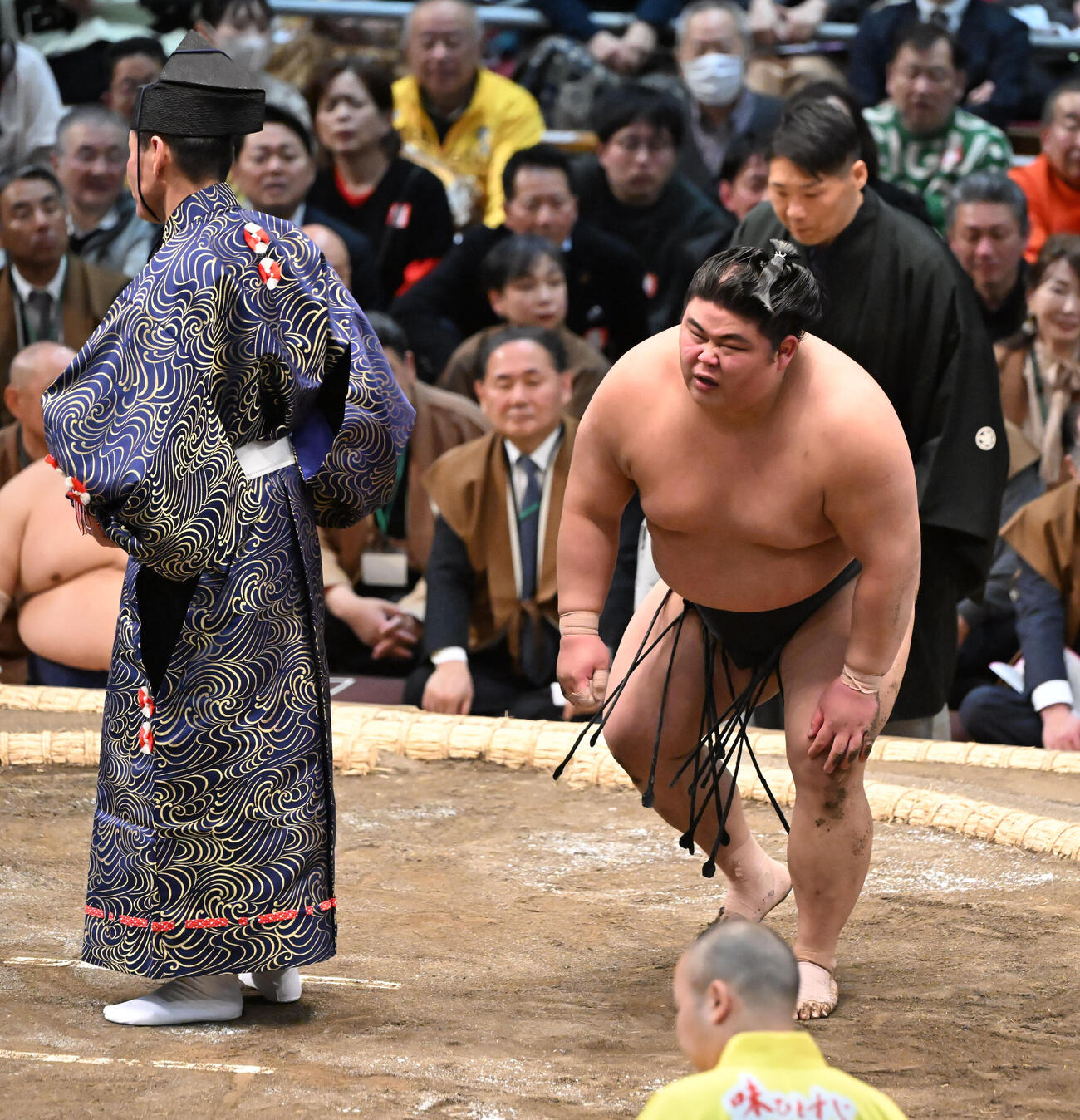 欧勝馬にはたき込みで敗れる伯乃富士（撮影・和賀正仁）