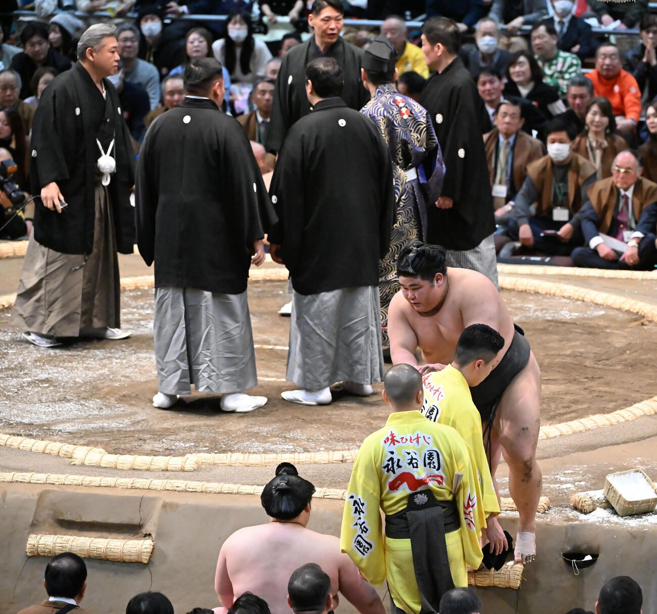 物言いがついたものの欧勝馬にはたき込みで敗れる伯乃富士（撮影・和賀正仁）