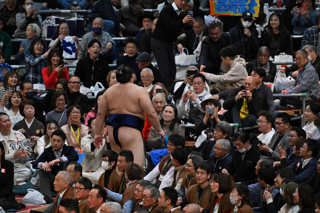 熱海富士に寄り切りで敗れた大の里