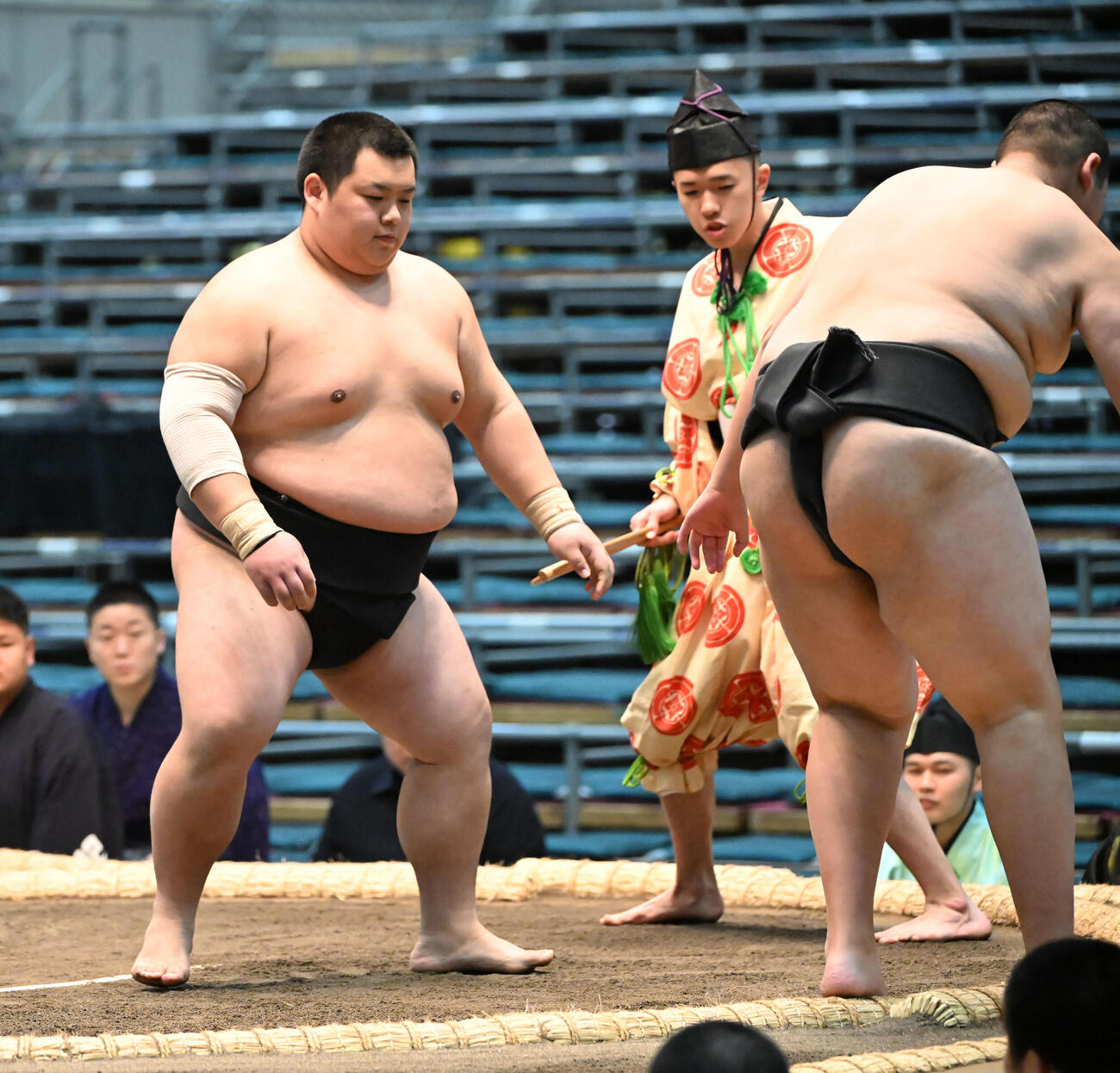 本多（右）を破る川副（撮影・和賀正仁）