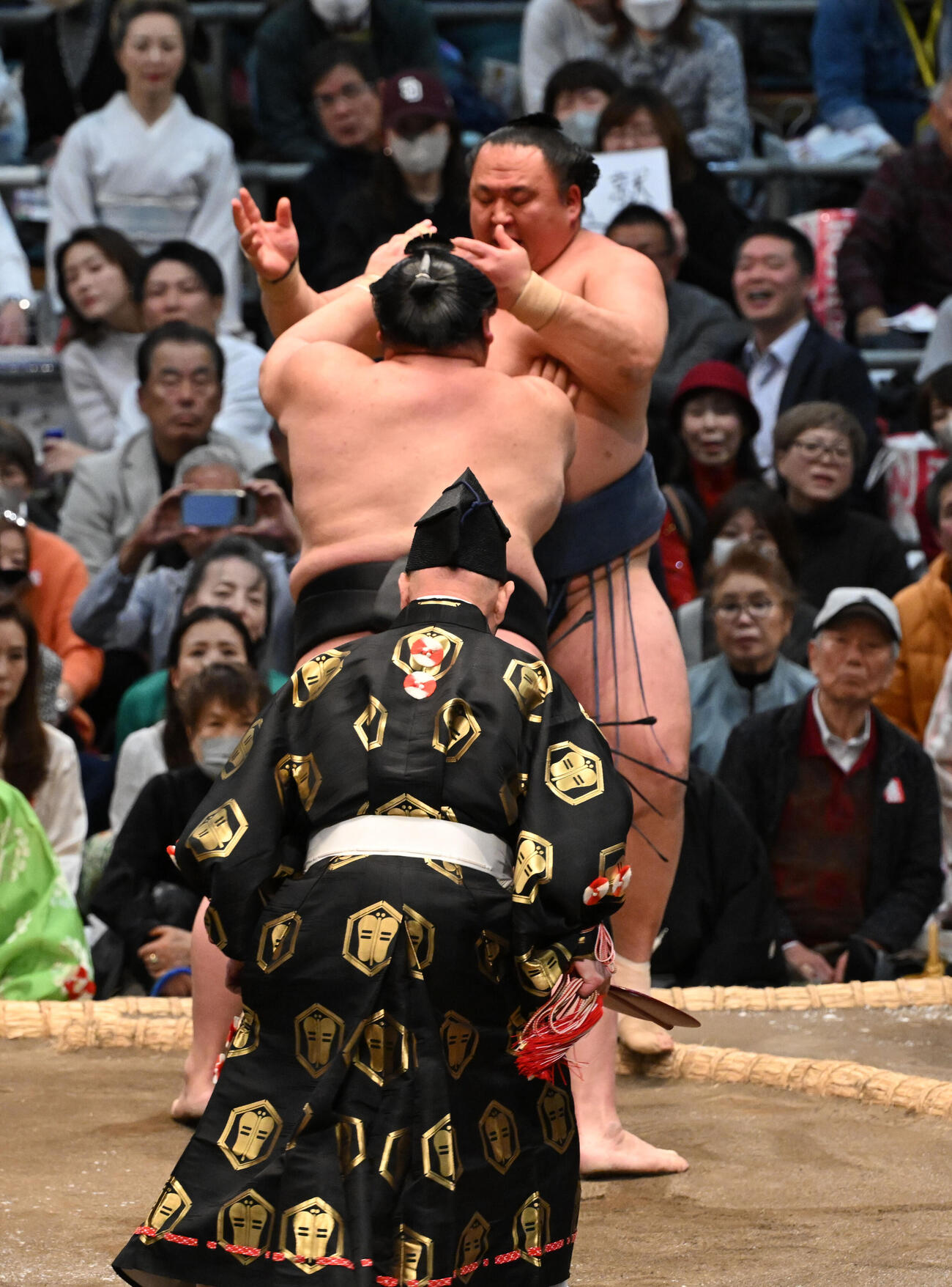 正代（奥）と対戦した玉鷲は通算幕内出場回数を歴代1位に並ぶ1470回とした