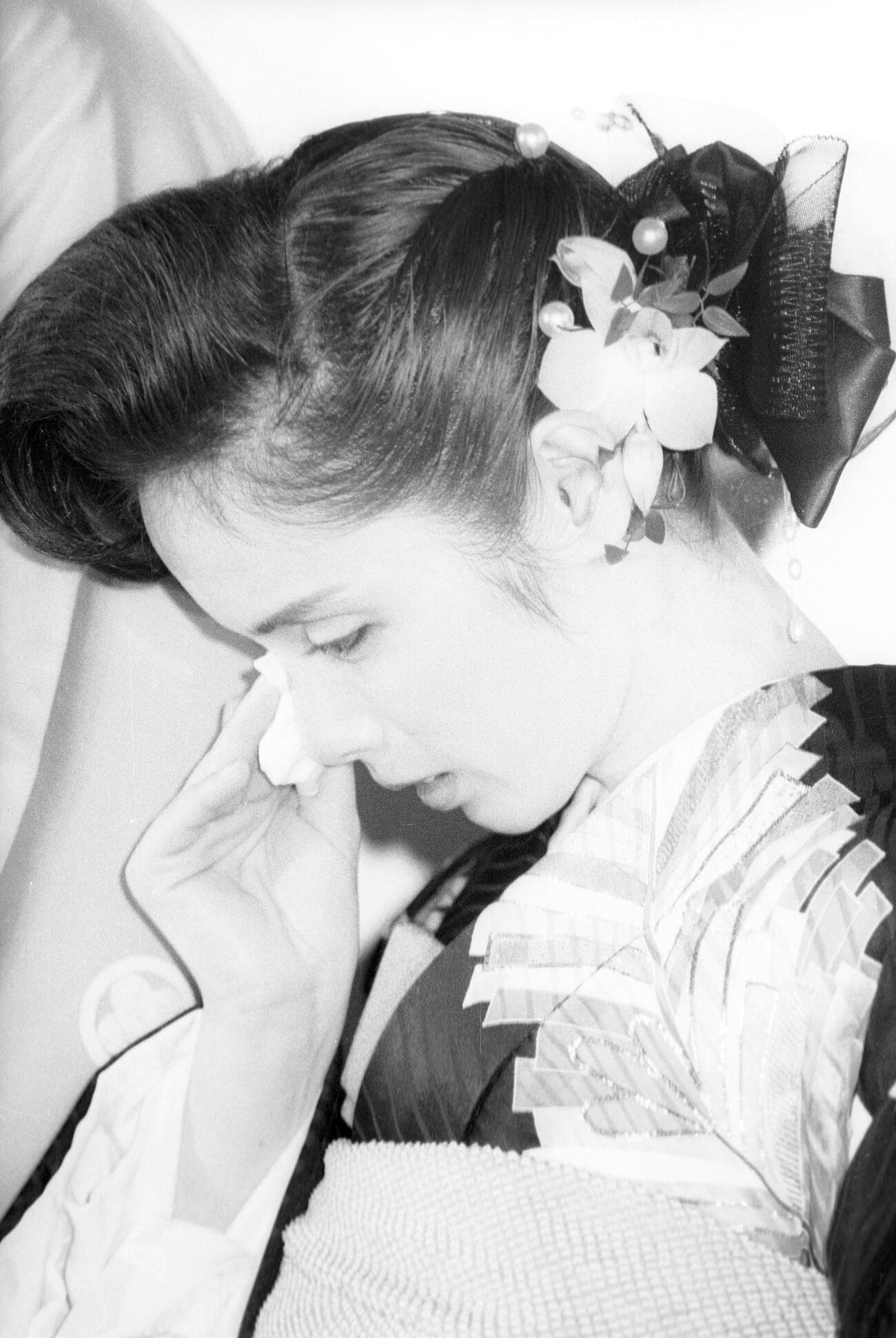 結婚式で感極まって涙を流す高田みづえさん（1985年9月27日撮影）