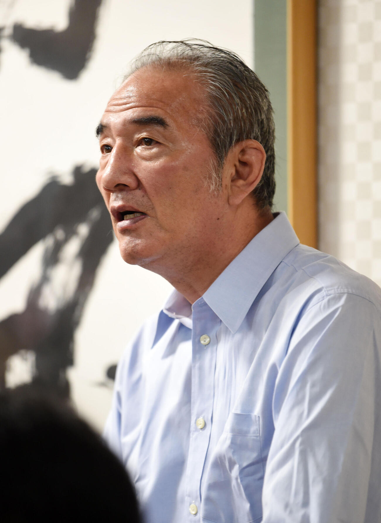 19年5月、合同稽古を見つめる二所ノ関親方