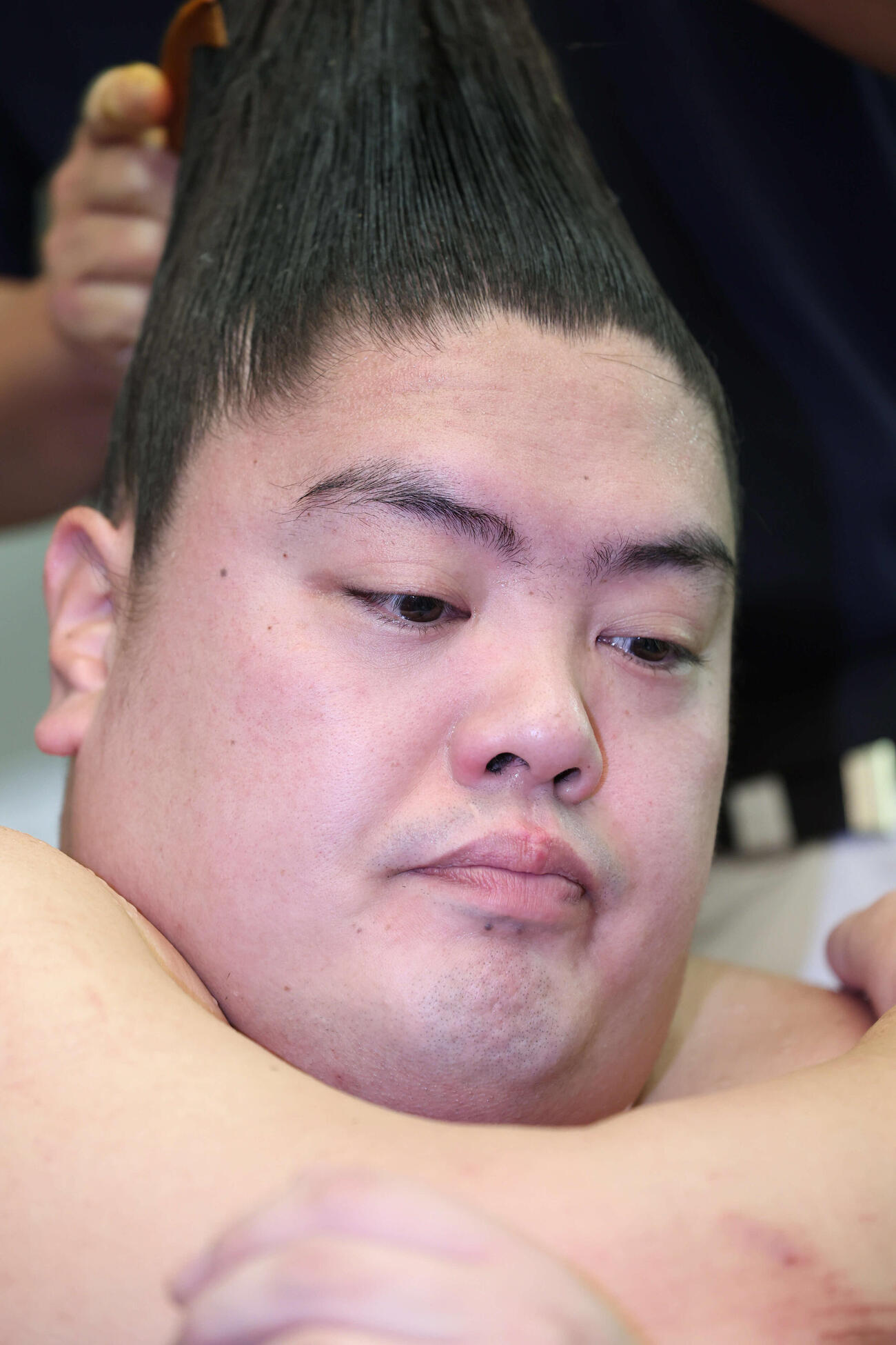 一山本は支度部屋で質問に答える