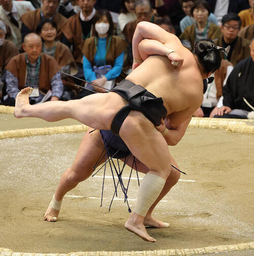 横綱豊昇龍が圧勝で２敗守る　優勝争いは１敗２人、２敗２人で終盤戦へ