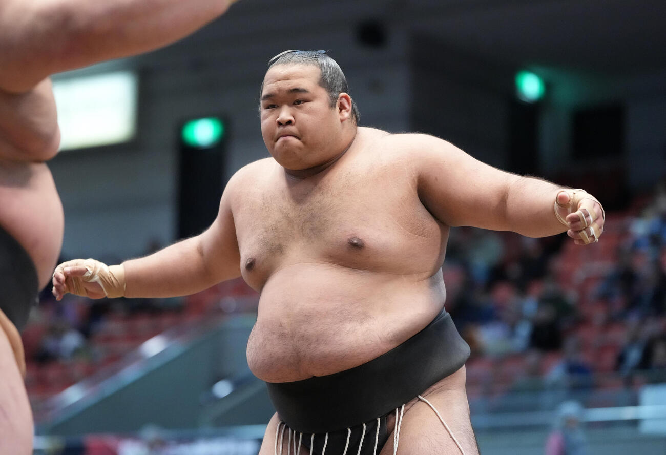所作を披露する生田目（撮影・小沢裕）