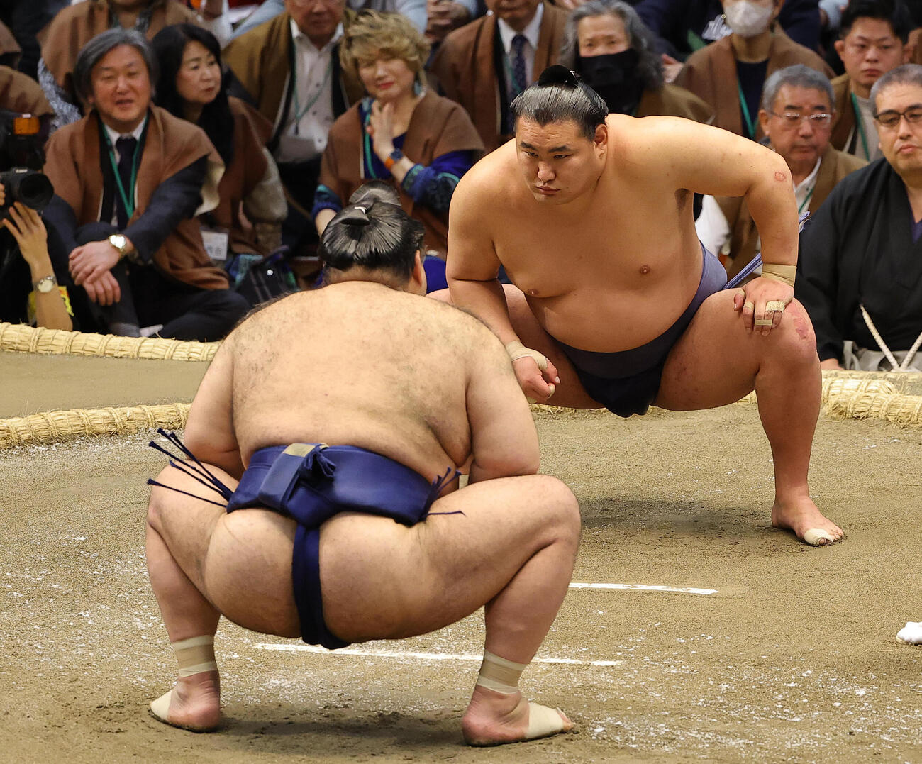 高安とにらみ合う豊昇龍（撮影・上田博志）