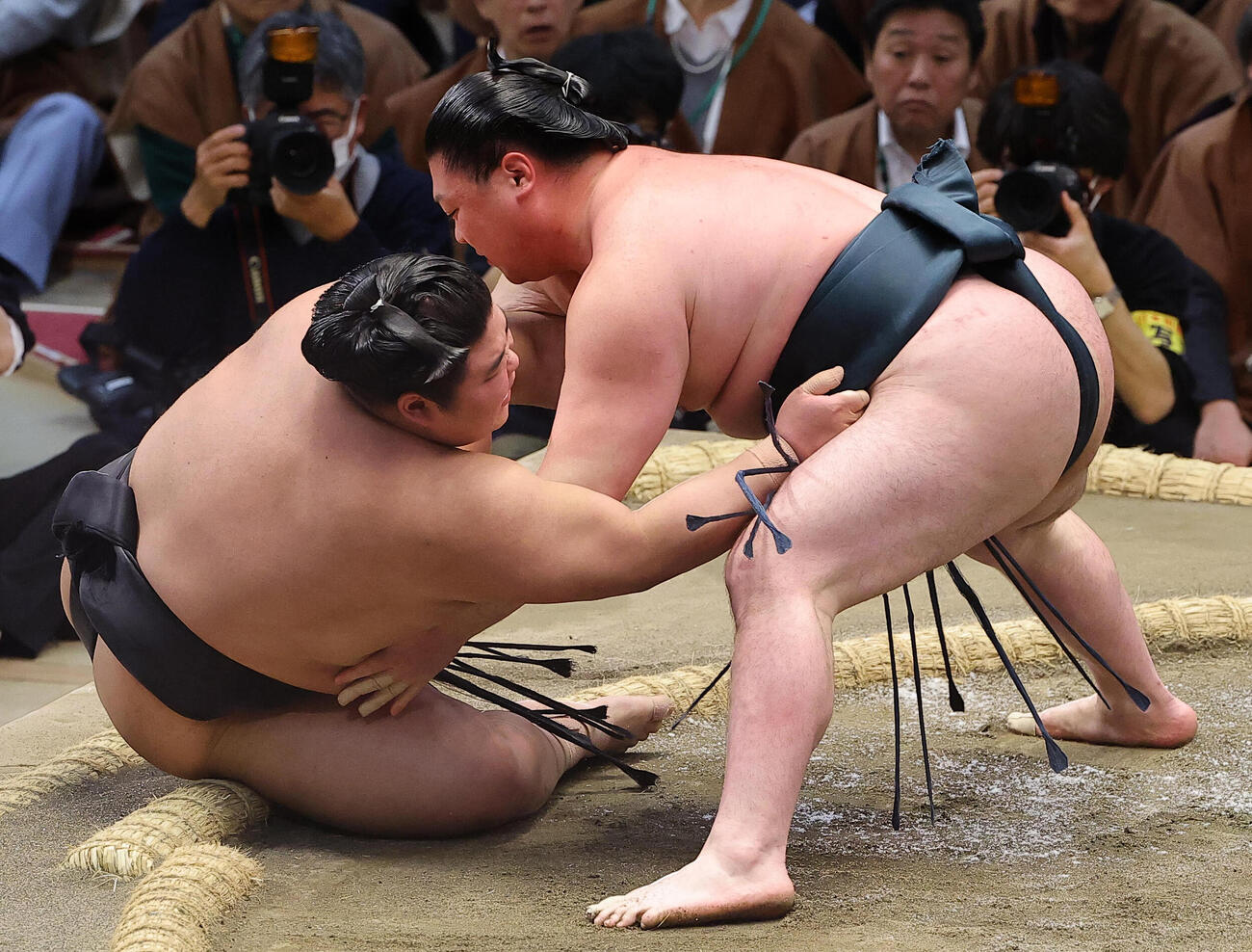 伯乃富士を上手投げで破る時疾風（撮影・上田博志）