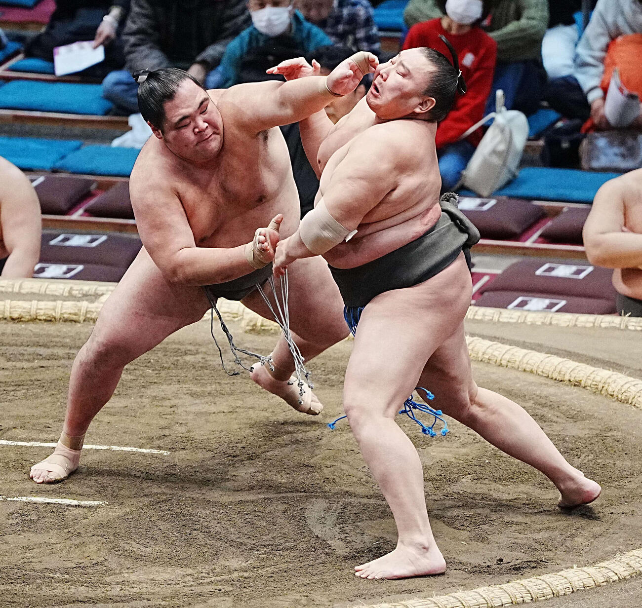 北天海（右）を攻める大喜翔（撮影・小沢裕）