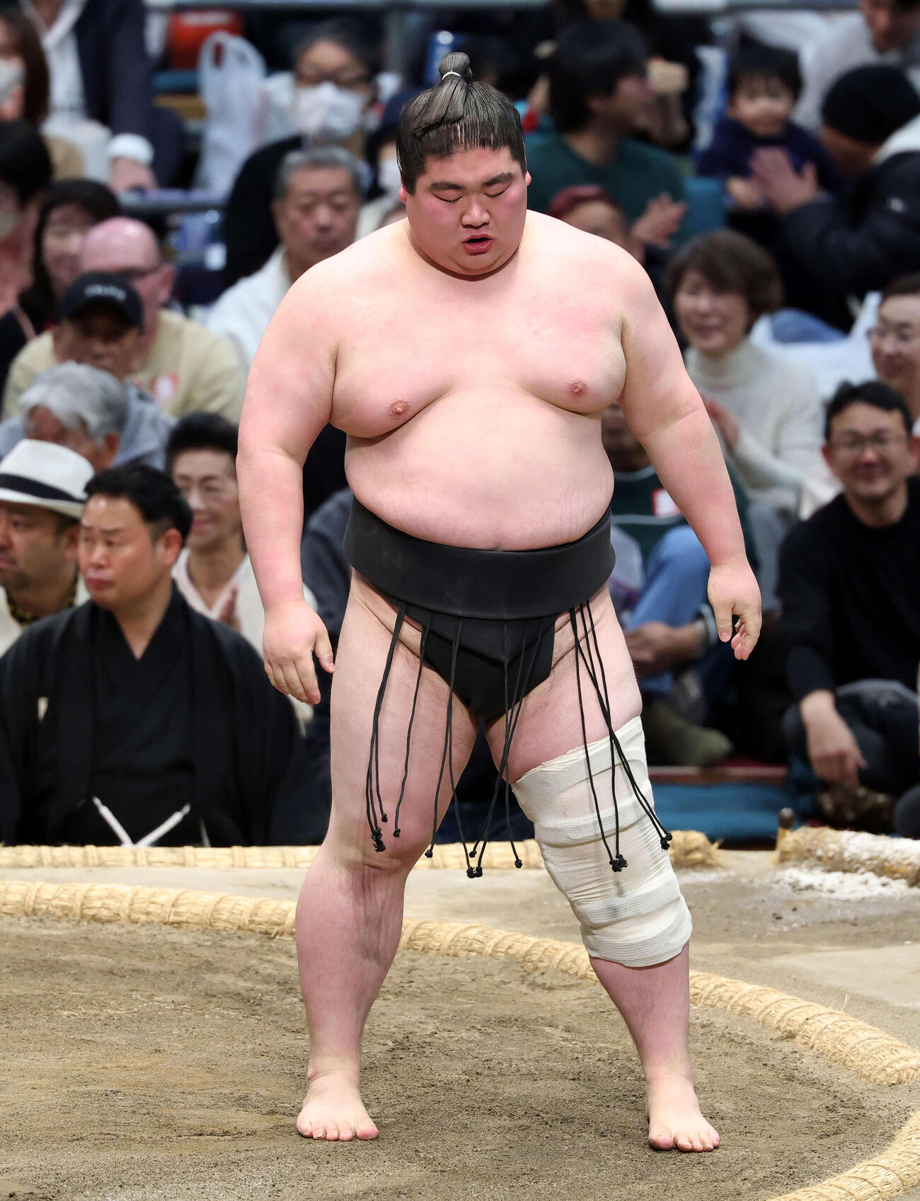序の口優勝決定戦で翔盛を押し出しで破った阿龍（撮影・鈴木正人）　