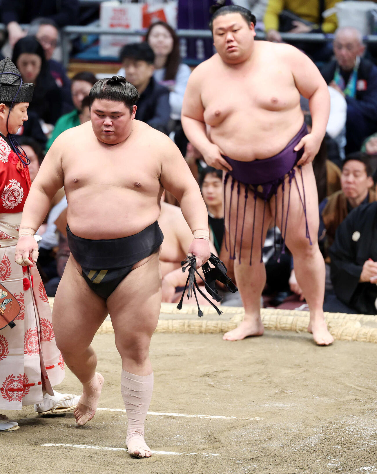 2026年3月21日、美ノ海（右）を寄り切りで破った伯乃富士（撮影・鈴木正人）　