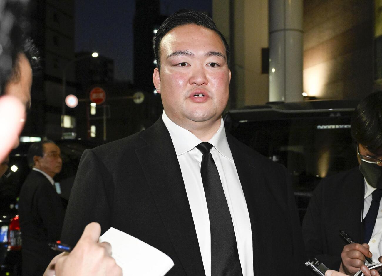 大相撲元大関若嶋津、日高六男さんの通夜に訪れた二所ノ関親方(共同)