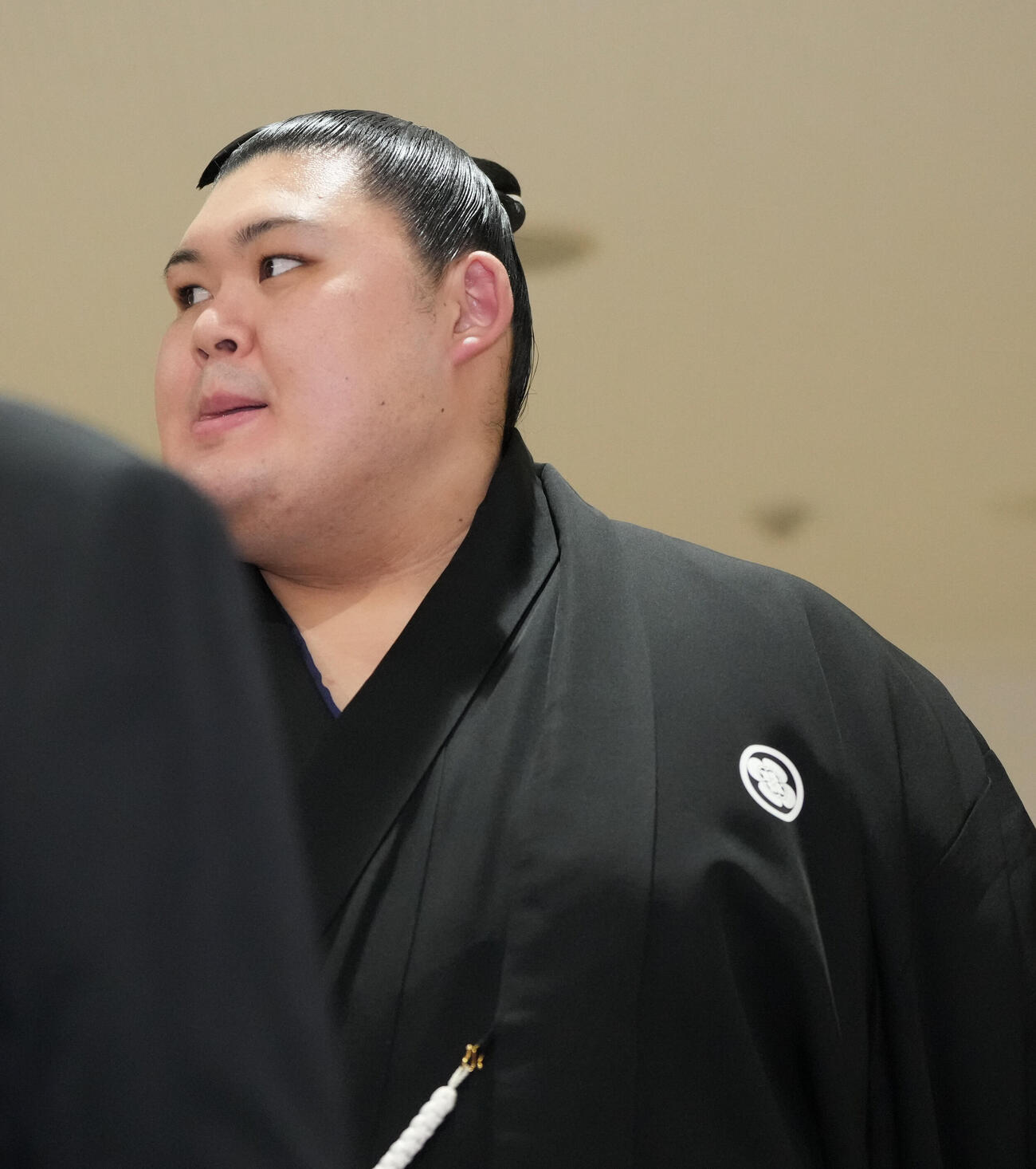 元大関若嶋津の日高六男さんの通夜に参列した大の里（撮影・小沢裕）
