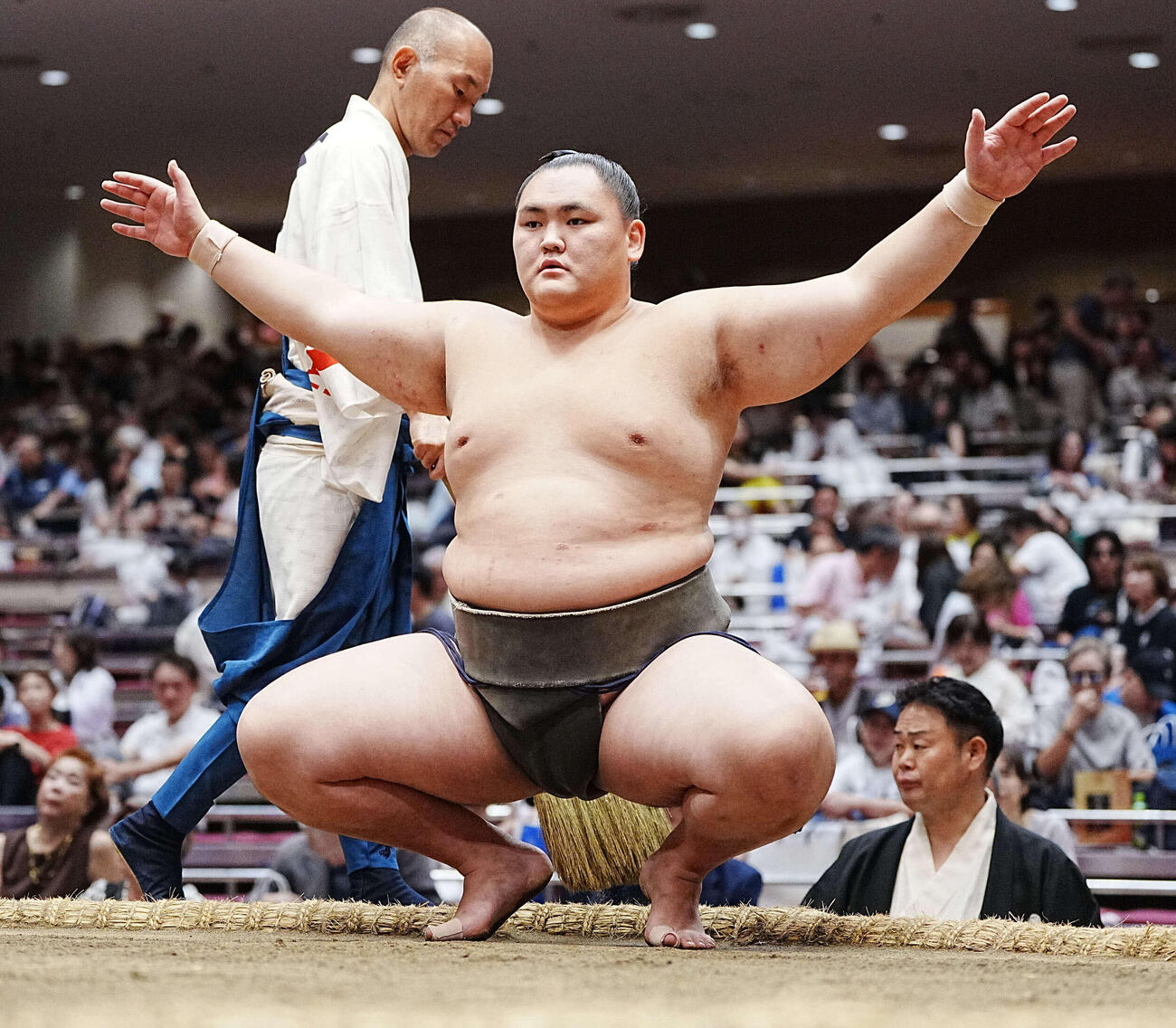 塵手水（ちりちょうず）を切る琴拳龍（2025年9月撮影）