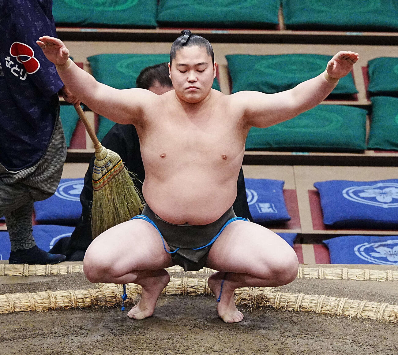 塵手水（ちりちょうず）を切る小城虎（2026年1月撮影）