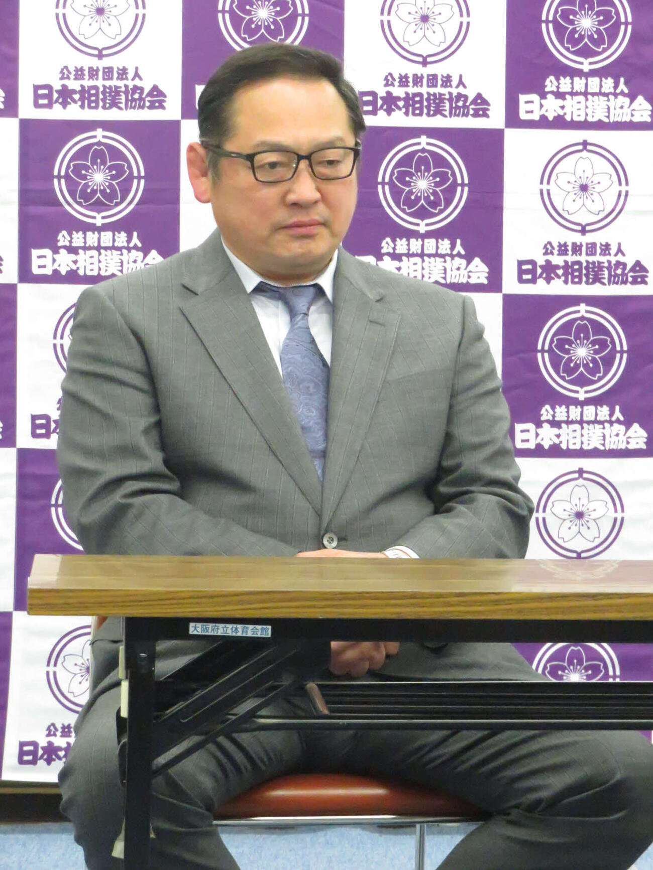 新理事会見に臨んだ尾上親方