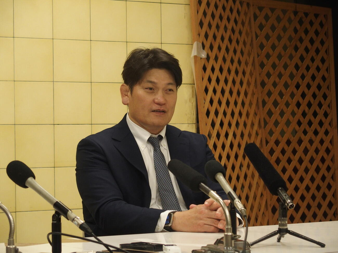 大花竜の新十両昇進会見に出席した立浪親方