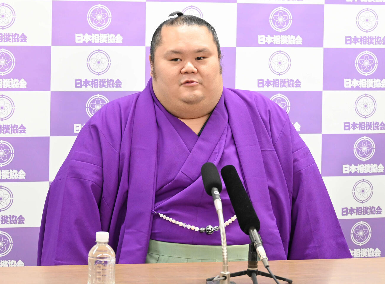 引退を決断した理由を説明する千代丸（撮影・飯岡大暉）