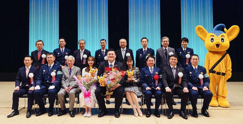 元勢の春日山親方が交通安全をPR　歌謡ショーで「ありがとう…感謝」熱唱