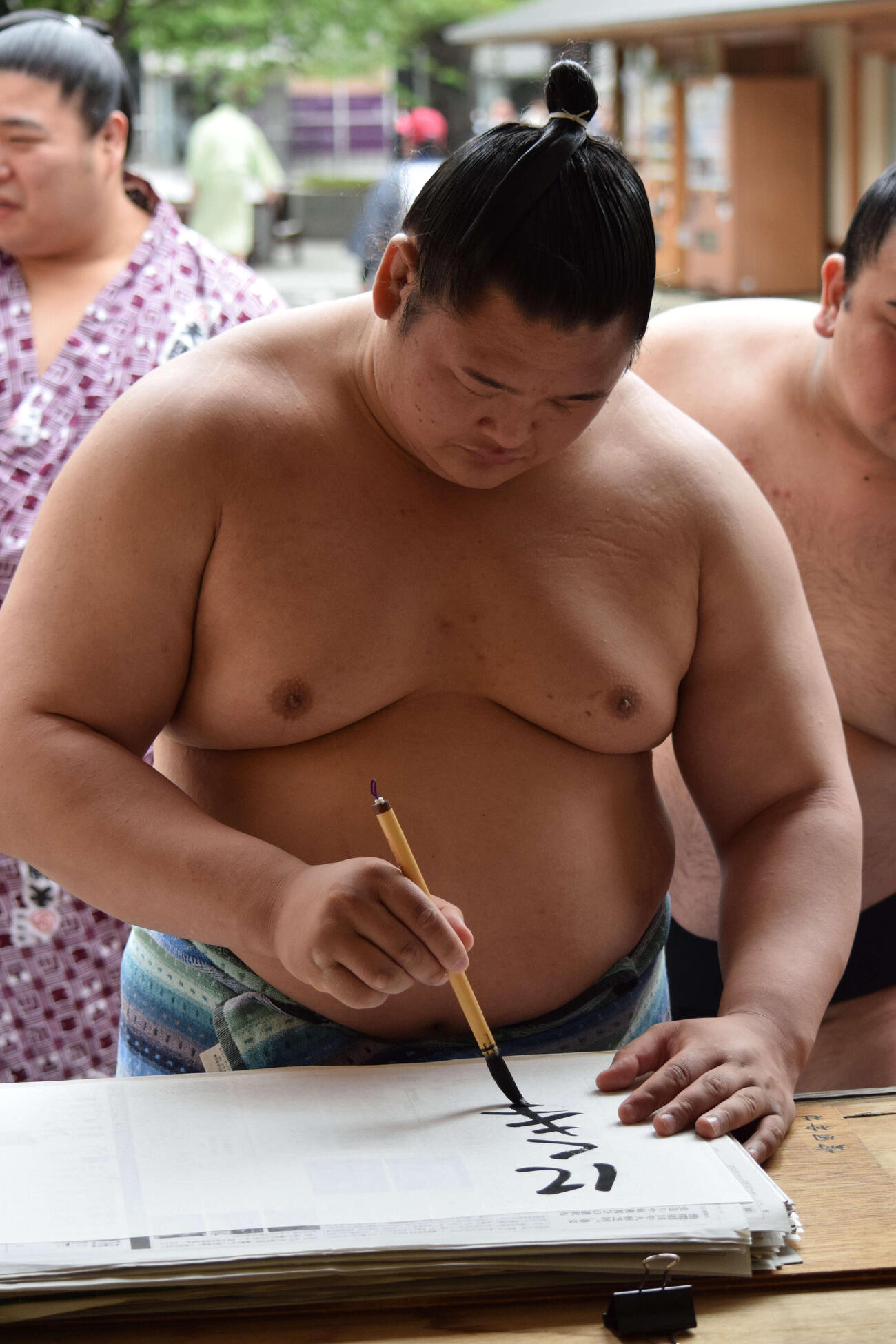 好きな言葉に「にくまん」と書く欧勝海（撮影・山田遼太郎）