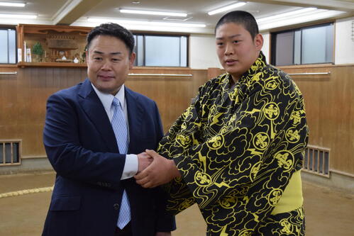 18歳垣添玄空　父が師匠の雷部屋入門　目標「朝青龍」に親方「オレがよく投げられてたから…」