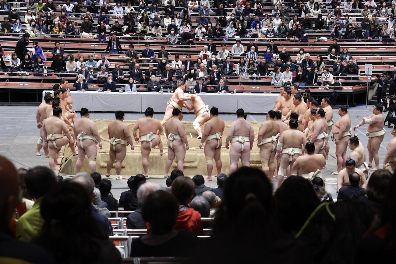 稽古総見が行われる両国国技館（撮影・河田真司）