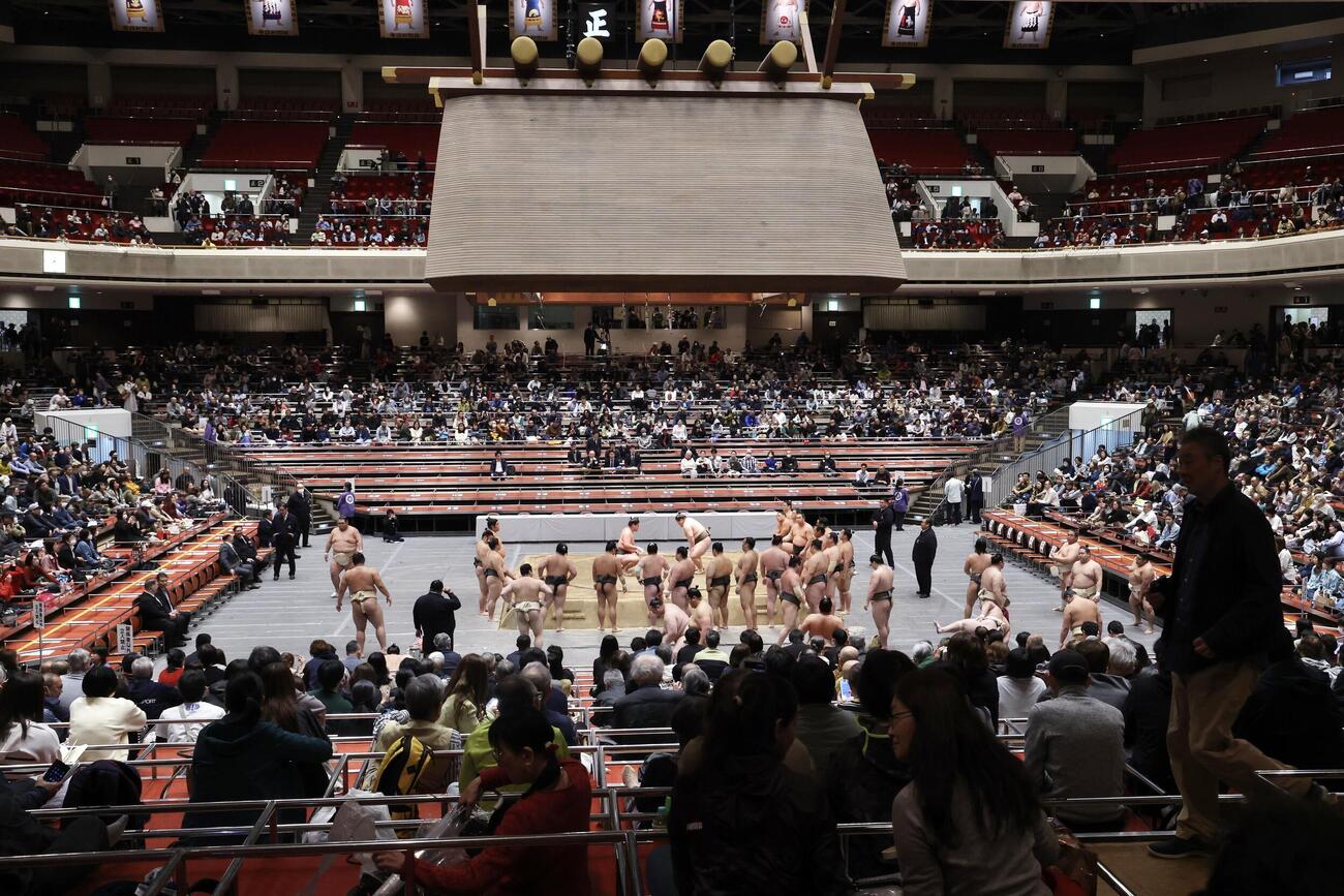 稽古総見が行われる両国国技館（撮影・河田真司）