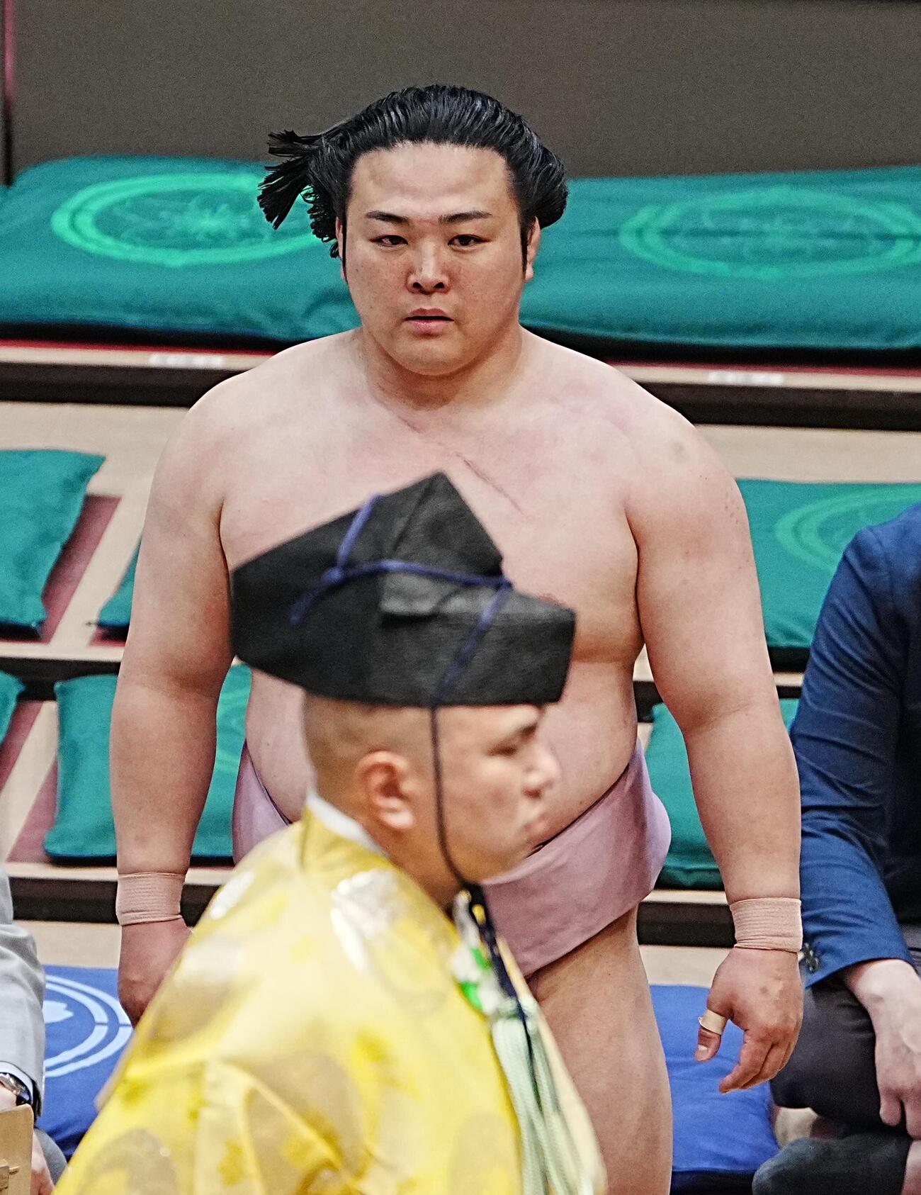 大相撲夏場所初日　十両復帰初日を白星で飾った炎鵬　（撮影・小沢裕）