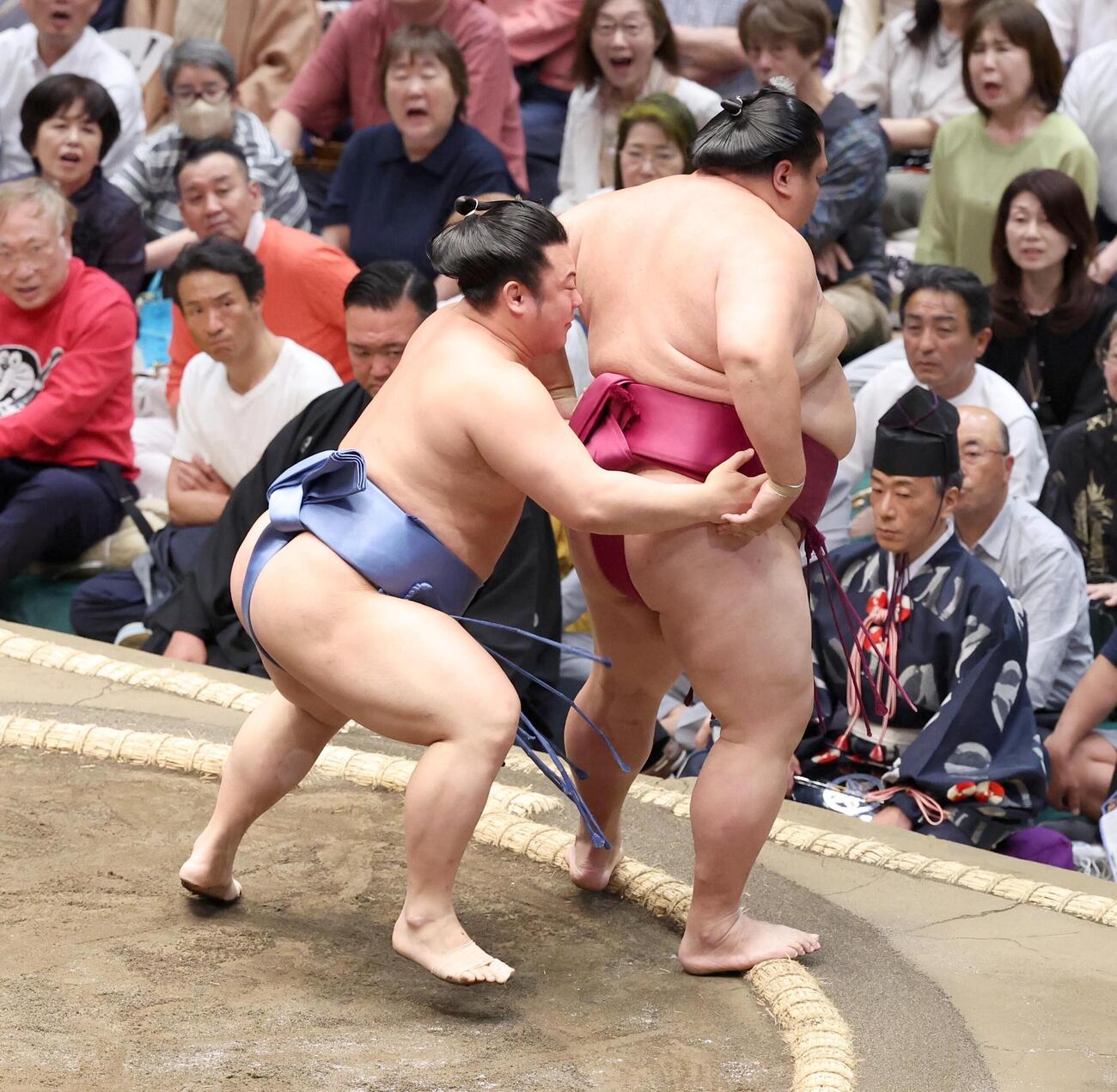 赤ニット姿の高須クリニックの高須克弥院長