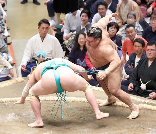 初日に豊昇龍破った高安が連勝「期待するとすぐに裏切られるから辛抱して応援」と芝田山親方