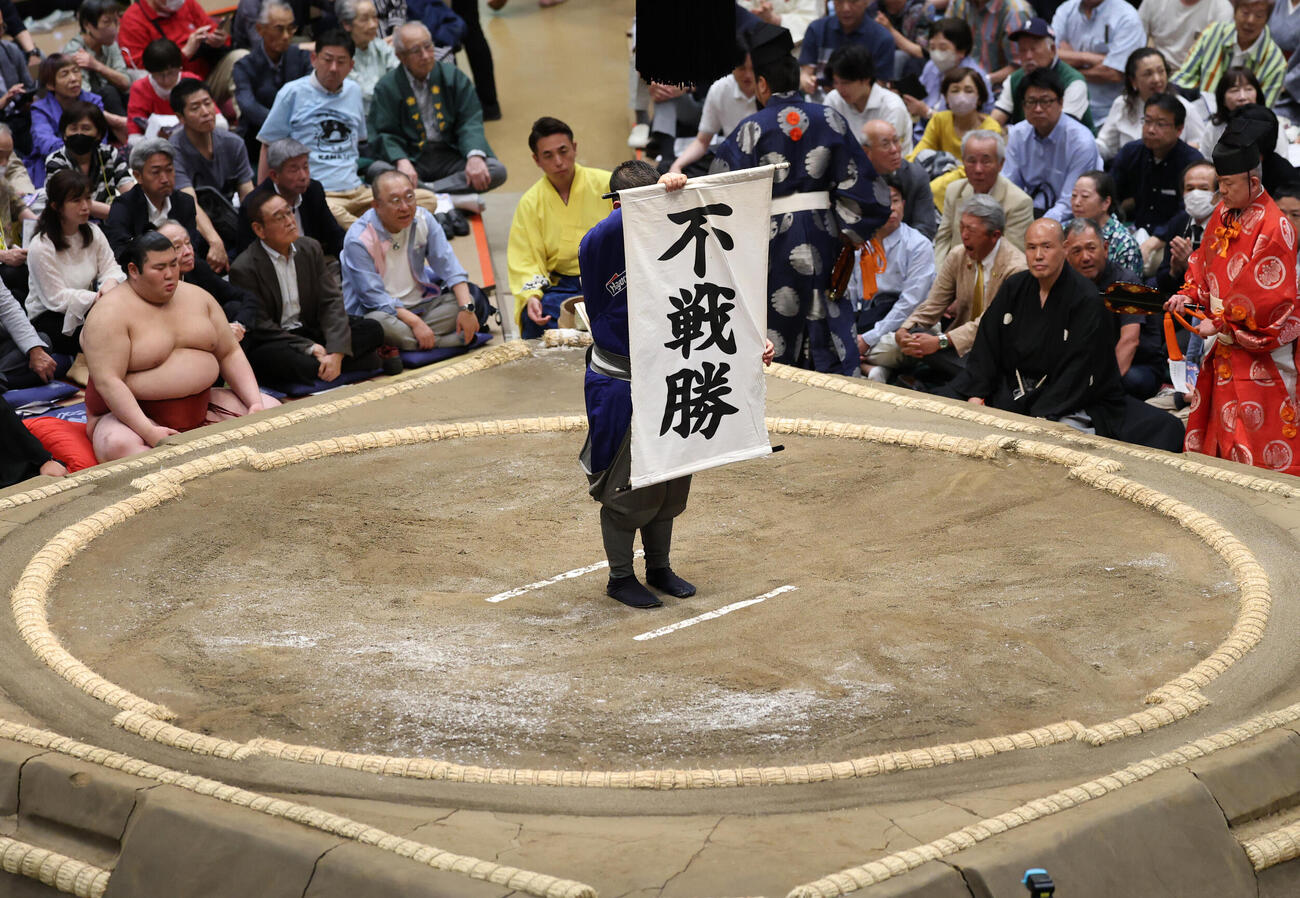 高安が休場で王鵬の不戦勝となる（撮影・野上伸悟）