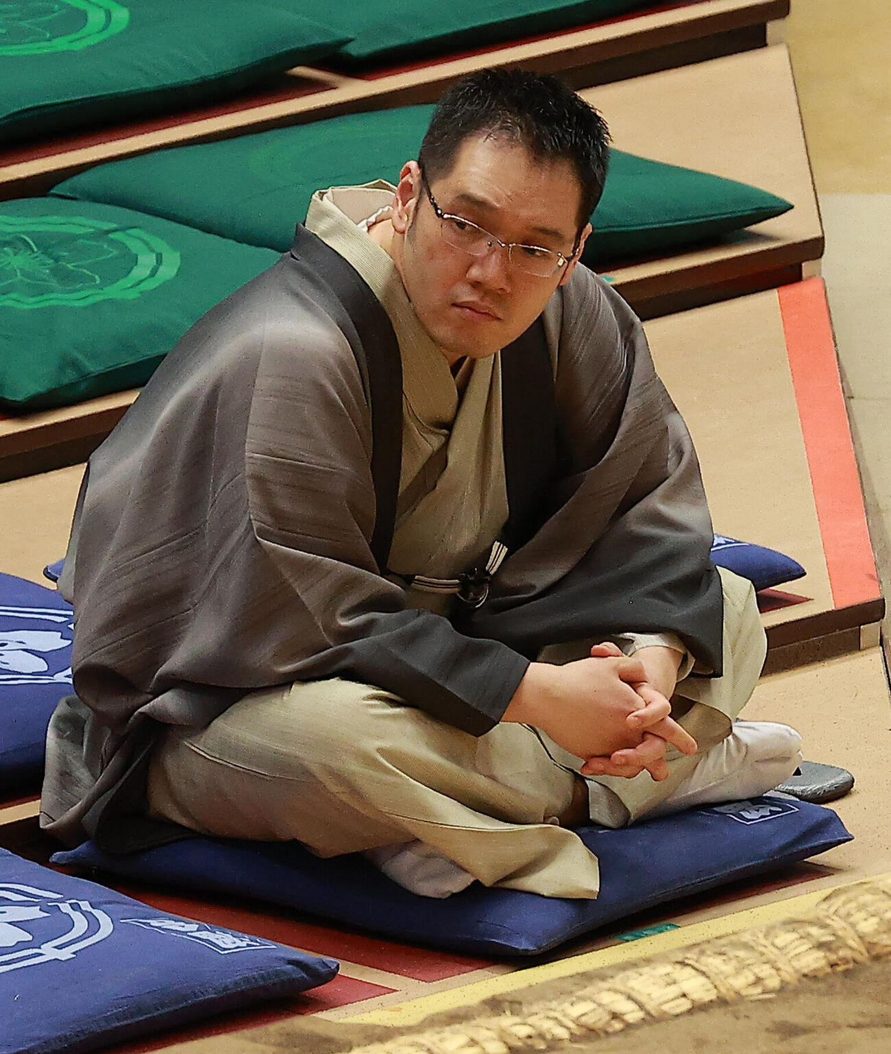 神田伯山と思われる観客（撮影・中島郁夫）