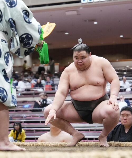 三段目旭富士が序ノ口デビューから決定戦含め19連勝　隠岐の浜を寄り切り