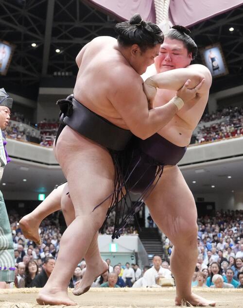 結びで木村庄之助が霧島に接触 尾上審判長「人間だから。行司さんも