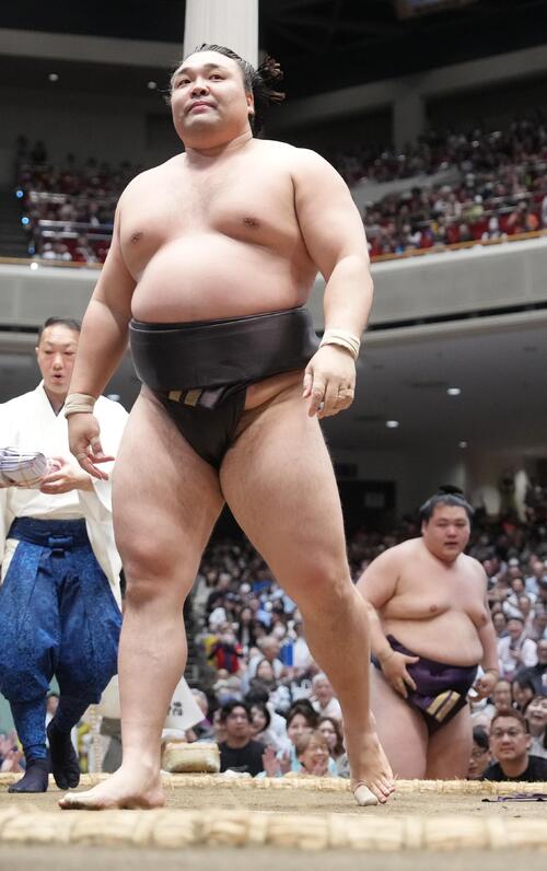 結びで木村庄之助が霧島に接触 尾上審判長「人間だから。行司さんも
